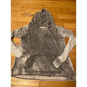 Ocean Drive, women’s faded grey hooded pullover v-neck sweater size small